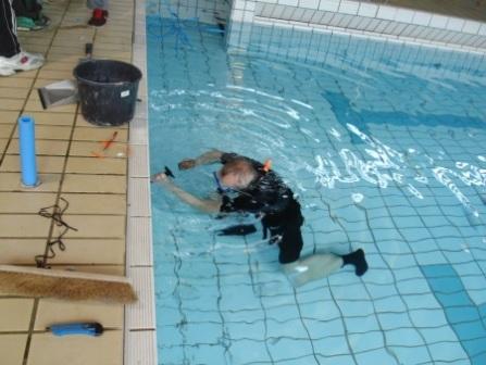 Fliesenarbeiten unter Wasser