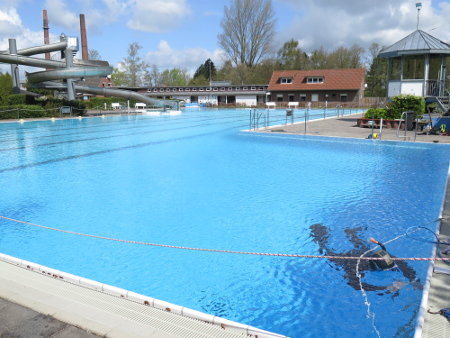 Schwimmbecken